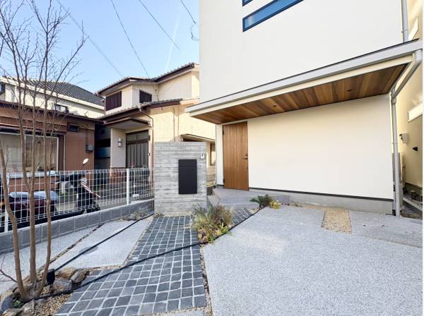 シンプルモダンテイストなデザイナーズハウス！