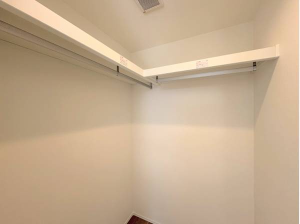 8.1帖の居室には嬉しい大容量WIC