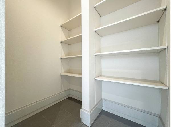 SICはマリングッズやベビーカーも置けそうなゆとりがあります