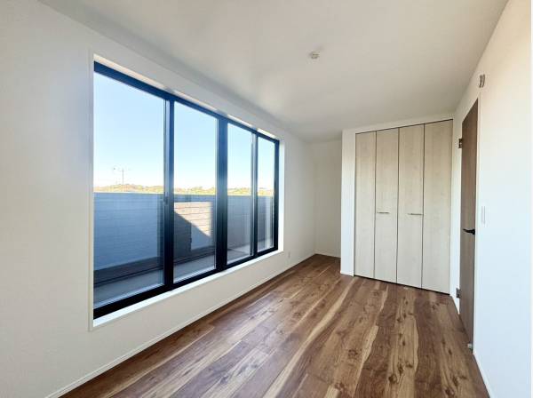 窓が大きく多く彩光できそうですね