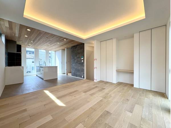 天井高で開放的なリビング空間