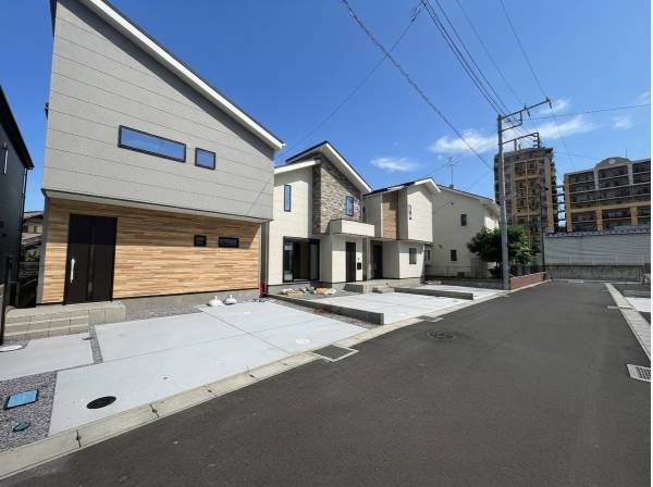 前面道路も広くて閑静な住宅街です。