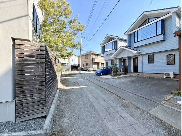 前面道路は約２m