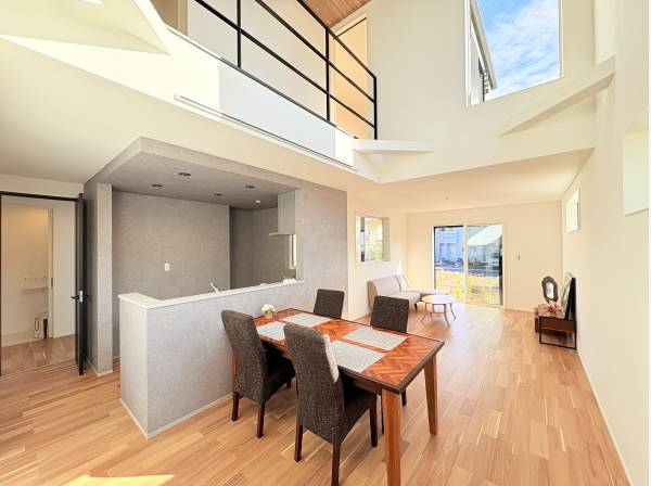 上部吹き抜けダイニング部分