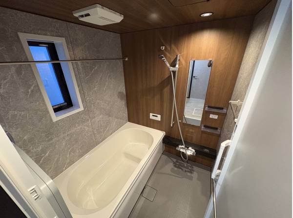 お風呂には浴室乾燥機が付いております！