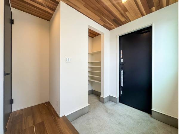 ベビーカーやマリングッズも収納出来そうなSIC