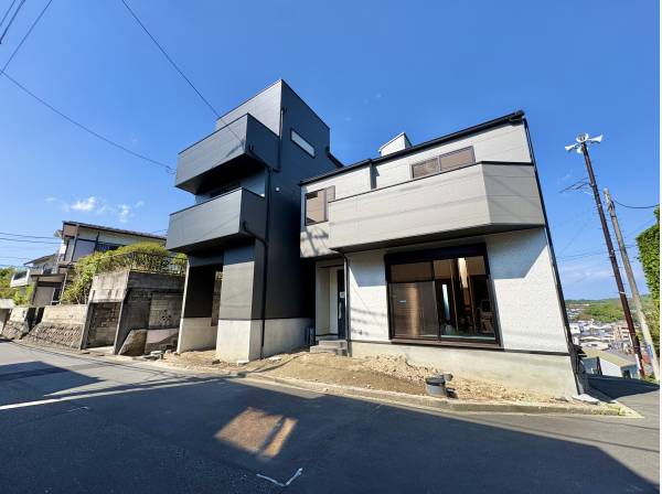 東南西の角地です。開放感もございます