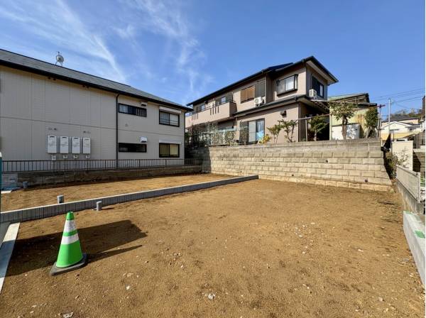 敷地の奥まで陽射しが射し込んでいますね