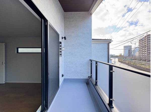 開放感あるバルコニー