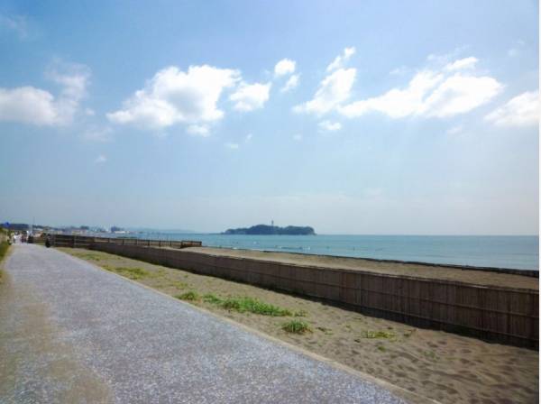 茅ヶ崎のビーチまでは徒歩5分(約400m)