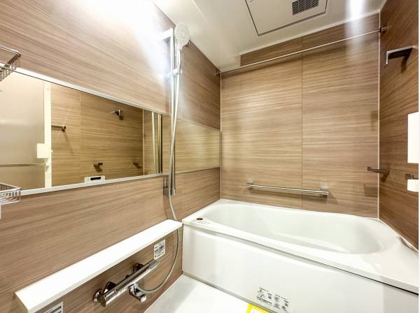 リラックス空間に木の温もりが安らぎを添えます