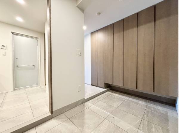 広々としたインナーガレージ