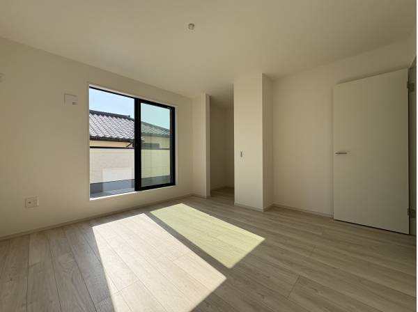 ウォークインクローゼット付きの洋室。