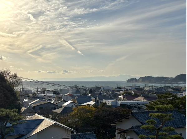 海を望む・海まで歩けるロケーションです