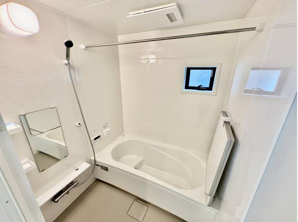 お風呂には浴室乾燥機が付いております！