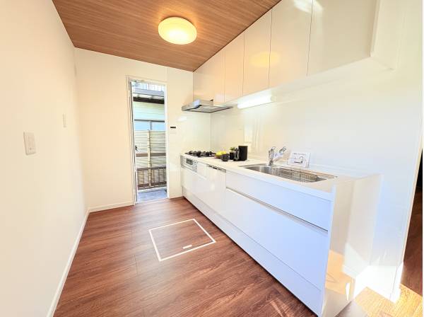 勝手口も付いてるのでゴミ捨ても便利。