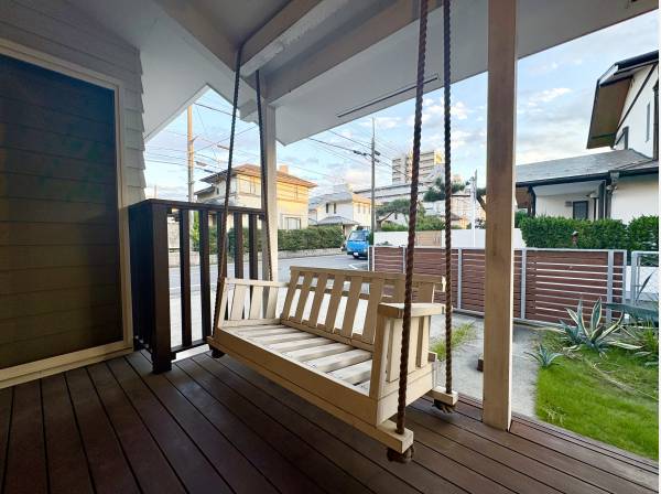 遊び心のある大型のブランコもございます