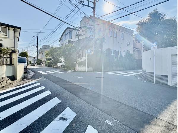 バス停に人が集まるときにみんなが目にする場所です！