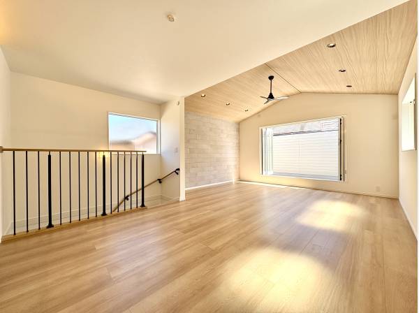 陽当たり良好なリビングダイニング