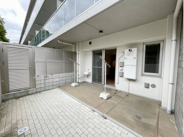 １階の住宅のため専用テラスが備わります