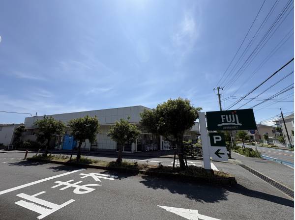 FUJI松が丘店　徒歩約7分（約500ｍ）