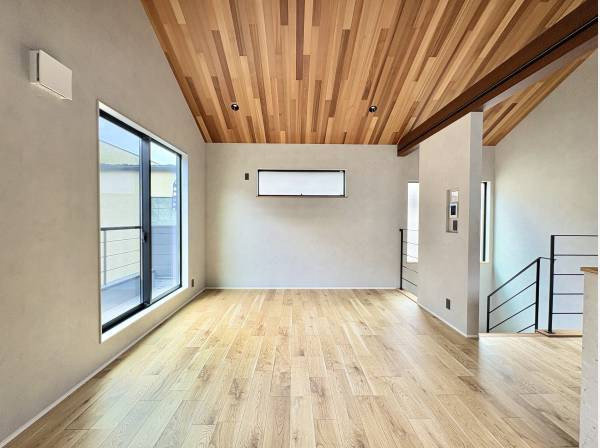 木目を基調にしたLDKは落ち着いた空間です。