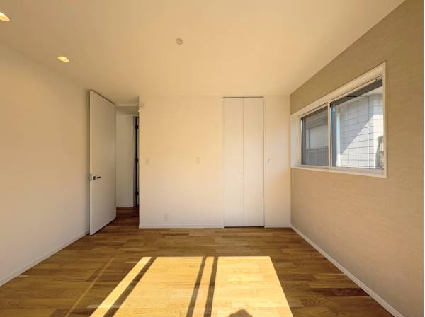 それぞれのお部屋には大容量のクローゼット収納とWIC