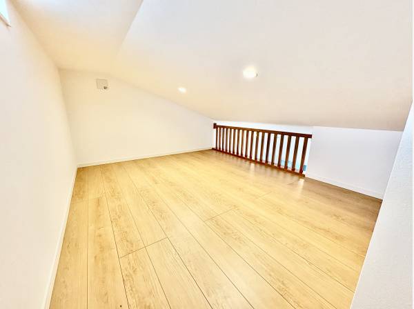 ロフトがあるので、使い道に迷いますね。