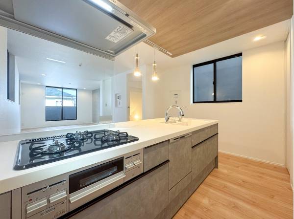 リビングとの繋がりを感じるオープンキッチン