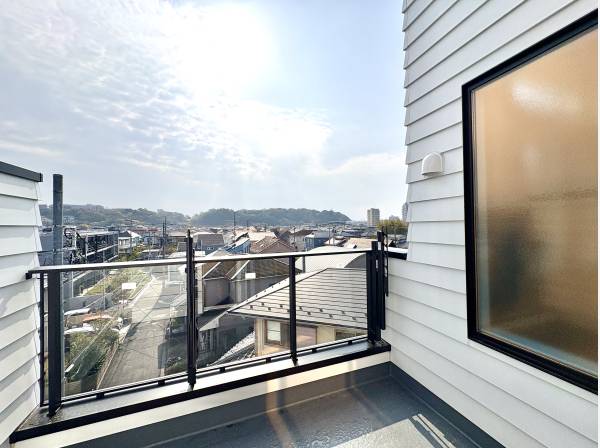 開放的なバルコニー