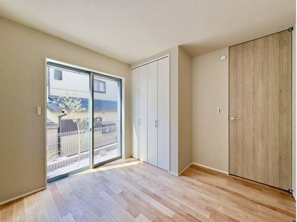 各居室には収納力のあるクローゼットを完備しております