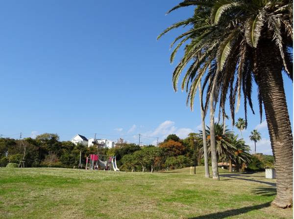 佐島の丘公園まで徒歩3分(約250ｍ)