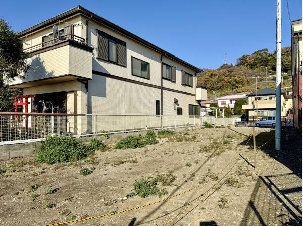 敷地は南北に長く、９４．０２坪もございます