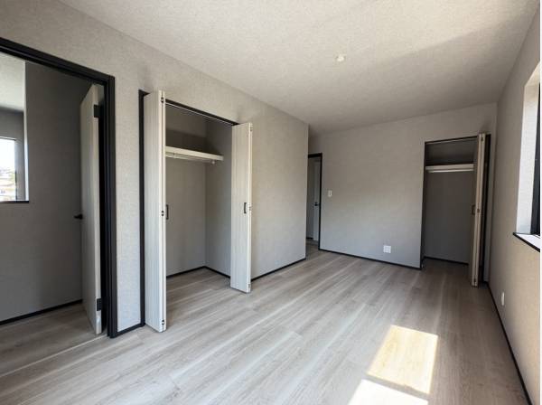 クローゼット収納のついた素敵なお部屋