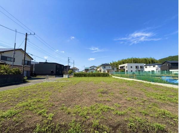 陽だまりに包まれる広い庭でBBQを楽しむ姿が浮かびます