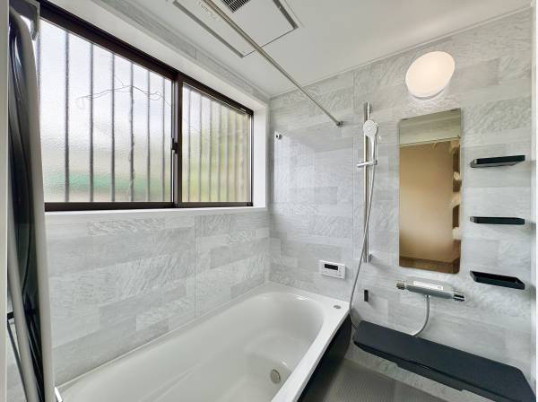 くつろぎの空間でゆったりバスタイムをお楽しみください