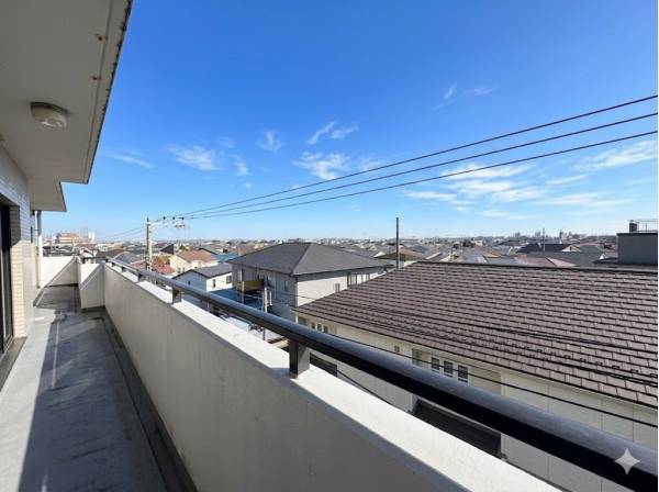 天候によって江の島、富士山を眺めるバルコニー