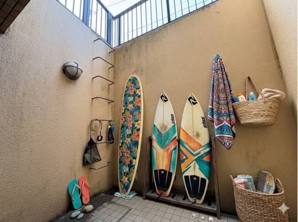 ドライエリアにはサーフグッズを（家具はイメージです）