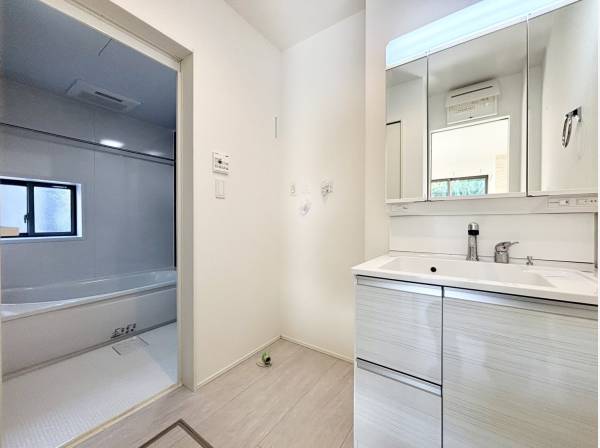 コンパクトなパウダールーム