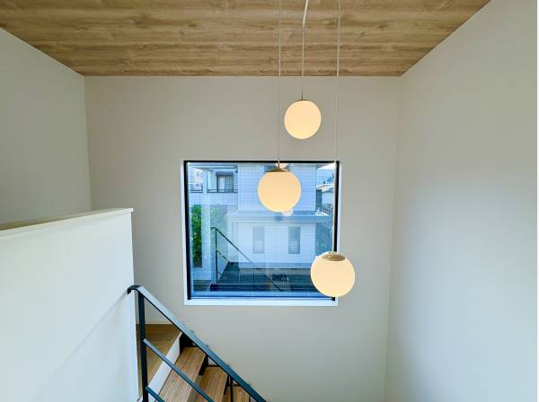 スキップフロア上部は吹き抜けております