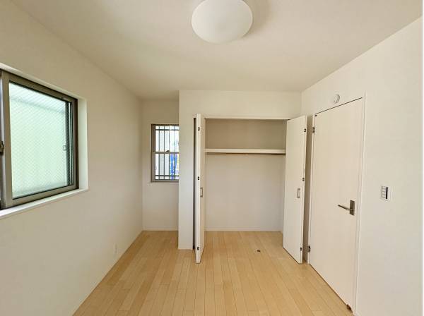 5.25帖の洋室。洋室は１階に集約され全部屋クローゼット付きです