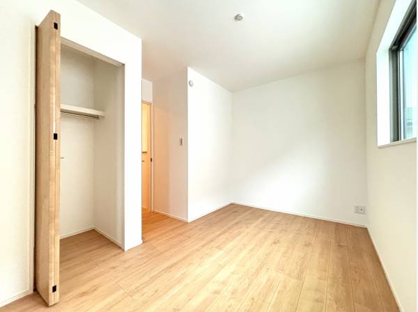 洋室は4部屋ございます