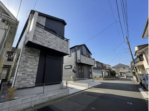 住宅街のため車の往来も少なく落ち着いた印象です