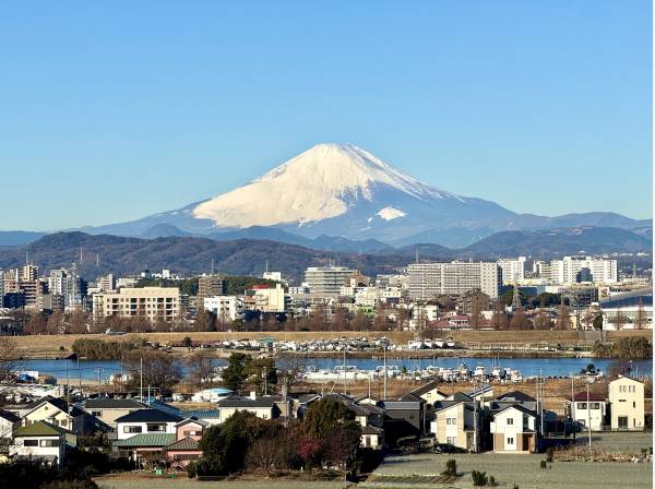 雄大な富士山を正面に望む住戸です