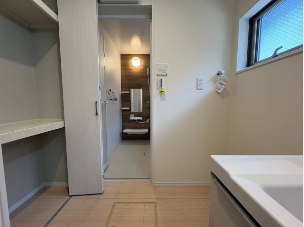 洗面所も広くて収納もたくさんできます。
