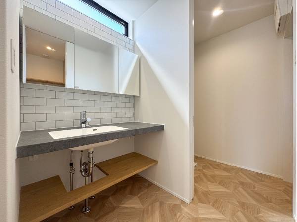 日常に特別感を与えてくれるおしゃれな造作洗面スペース