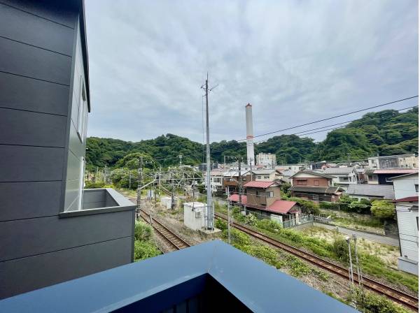 バルコニーからは鎌倉の自然を望むことができます