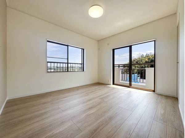 約7帖の洋室にはバルコニーが寄り添います