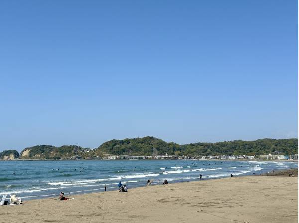 風光明媚な景色が広がる材木座海岸まで徒歩１分(約50ｍ)