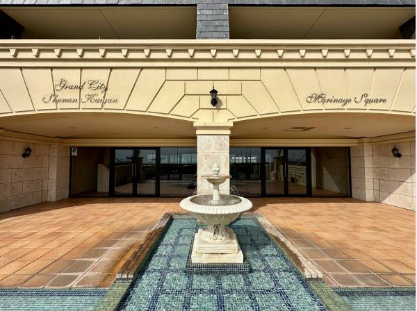 エントランス前の噴水